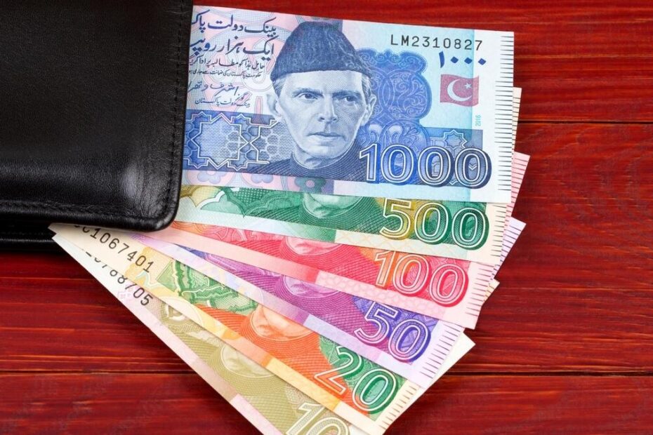 Pakistan's Cash Economy A Rs 700 dip